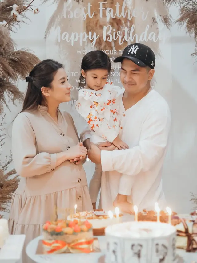 7 Potret Pesta Ulang Tahun Glenn Alinskie, Perut Chelsea Olivia Curi Perhatian