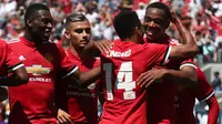 Para pemain Manchester United merayakan gol Jesse Lingard ke gawang Real Madrid pada laga ICC 2017 di Stadion Levi's, California, Minggu (23/7/2017). MU menang atas Madrid 2-1 melalui adu penalti. (AFP/Beck Diefenbach)