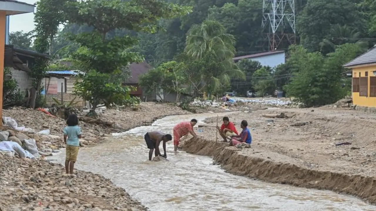 Kondisi Sungai Aek Godang di Sibolga Julu, Sumatera Utara usai dihantam longsor.