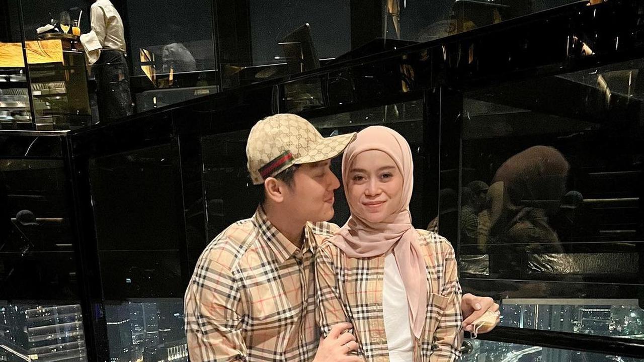 Ganti Caption IG Bela Suami, Ini Potret Lesti Kejora dan Rizky Billar Pakai Baju Senada