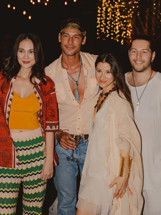 Luna Maya Bergaya Hippie Girl di Ulang Tahun Raline Shah ke-40. [@lunamaya]
