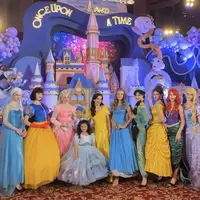 Pesta ulang tahun mewah kedua anak Tasya Farasya bertema Disneyland. [@tasyafarasya]