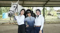 Potret Fuji Belajar Berkuda Bareng Hanum Mega & Bella Shofie