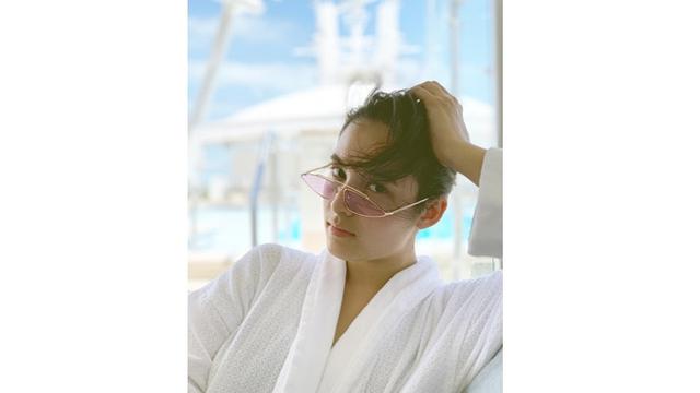 7 Gaya Chelsea Islan Tanpa Makeup, Tetap Memesona