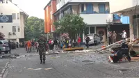 Lokasi ledakan di Grand Wijaya, Kebayoran Baru, Jakarta Selatan, Kamis (12/7/2018). (Liputan6.com/Ady Anugrahadi)