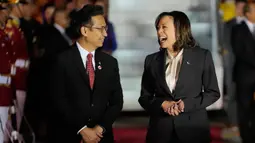 Kamala Harris sediri diagendakan hadir dalam rangkaian kegiatan KTT ASEAN di JCC pada Rabu (6/7). (AP Photo/Achmad Ibrahim, Pool)