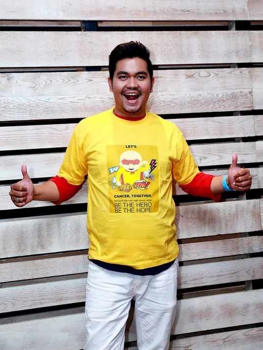 Presenter kondang ini menargetkan 300 juta rupiah dari donasi yang ia dapatkan dengan mencukur botak rambutnya. (Wimbarsana/Bintang.com)