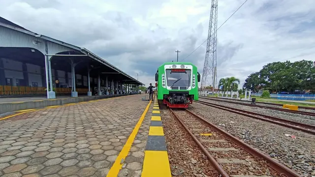 Kereta Bandara Adi Soemarmo, Solo berhenti di Stasiun Klaten