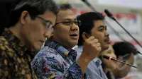 Arif Budiman (kedua kiri) memberikan penjelasan saat menghadiri uji publik tentang peraturan KPU di gedung KPU, Jakarta, Rabu, (18/3/2015). (Liputan6.com/Johan Tallo)