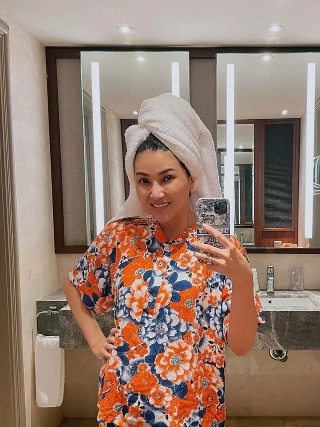 7 Potret Terbaru Sarwendah Pakai Daster, Sederhana Tapi Memesona