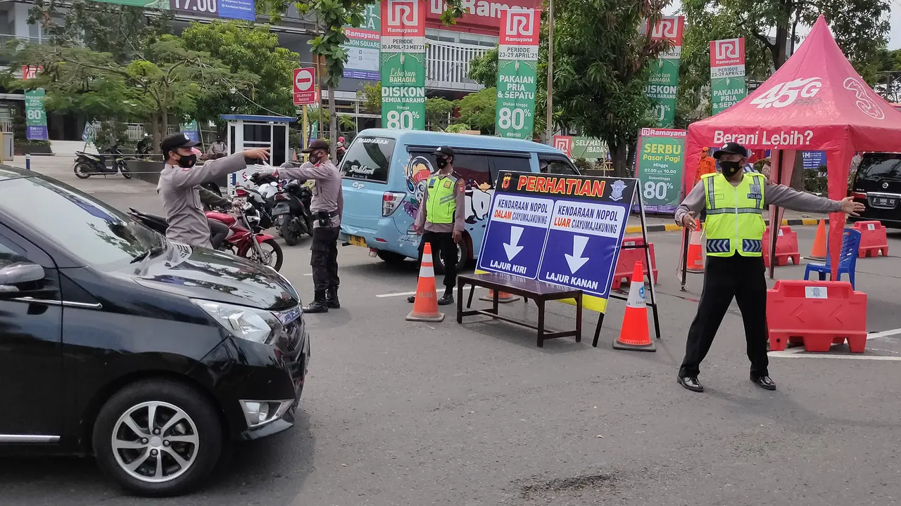 Polresta Cirebon Putar Balik 221 Kendaraan di Hari Pertama Larangan Mudik Lebaran
