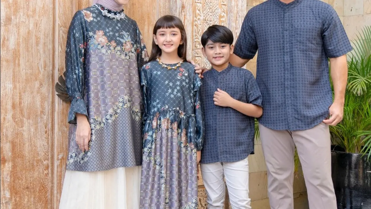 Baju lebaran keluarga Syauqia Sarimbit (Sumber: Instagram/louisaluna.id)