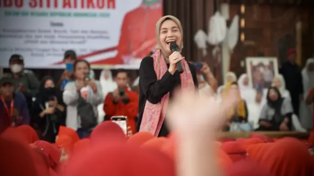 Istri Calon Presiden nomor urut tiga Ganjar Pranowo, Siti Atikoh