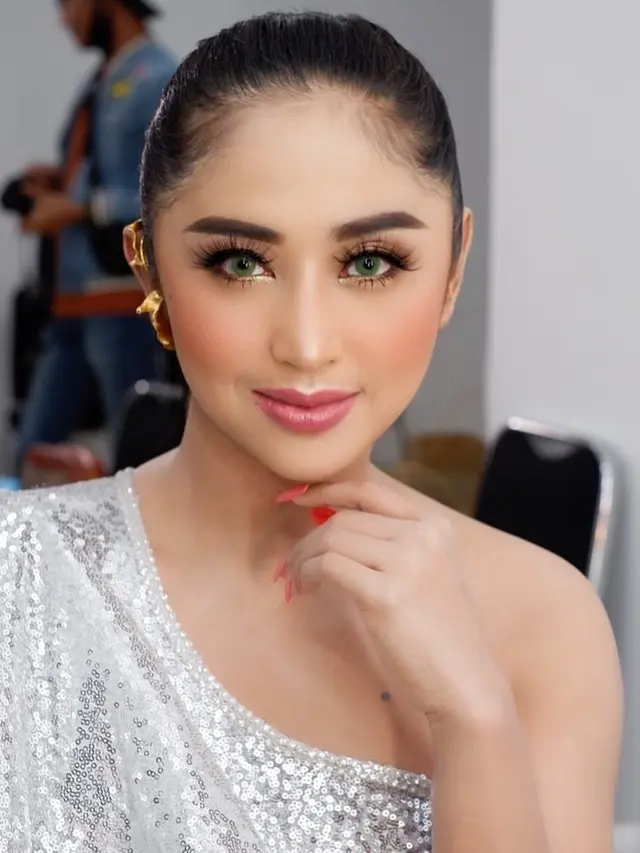 Dewi Perssik. (Foto: Instagram @dewiperssikreal)