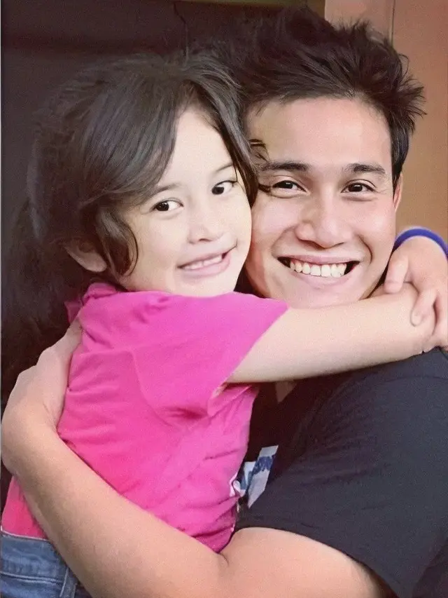 6 Momen Kedekatan Vino G. Bastian dan Graciella Abigail, Ayah Anak di Miracle In Cell No. 7