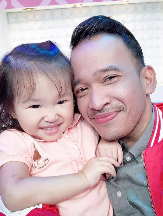 Menurutnya, jenis balasan komentar yang kerap diberikannya adala tergantung dengan komentar warganet itu sendiri. Kalau mereka berkata kasar, maka menurutnya dibalas dengan jawaban sejenis. (Instagram/ruben_onsu)