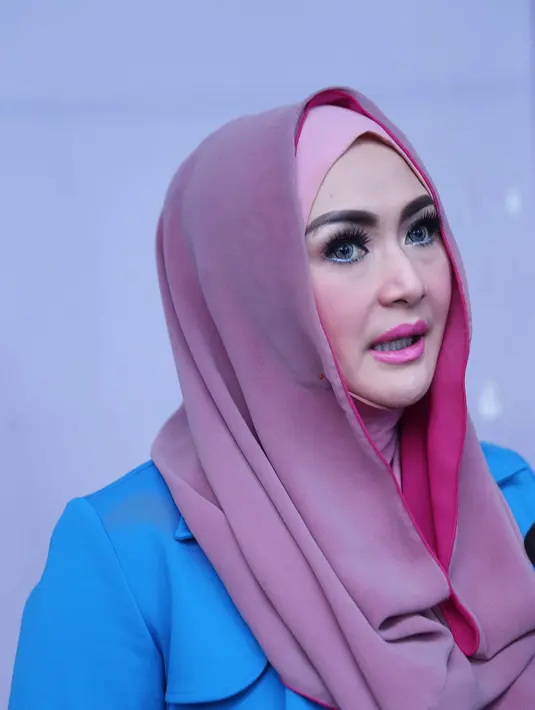 Eddies mengaku memiliki beban moral tersendiri lantaran memberi informasi yang tidak akurat. "Akhirnya saya ga mau ikut campur. Karena satu membantah (Indra Bruggman), satu kekeuh iya (Soraya Abdullah).” jelas Eddies. (Nurwahyunan/Bintang.com)