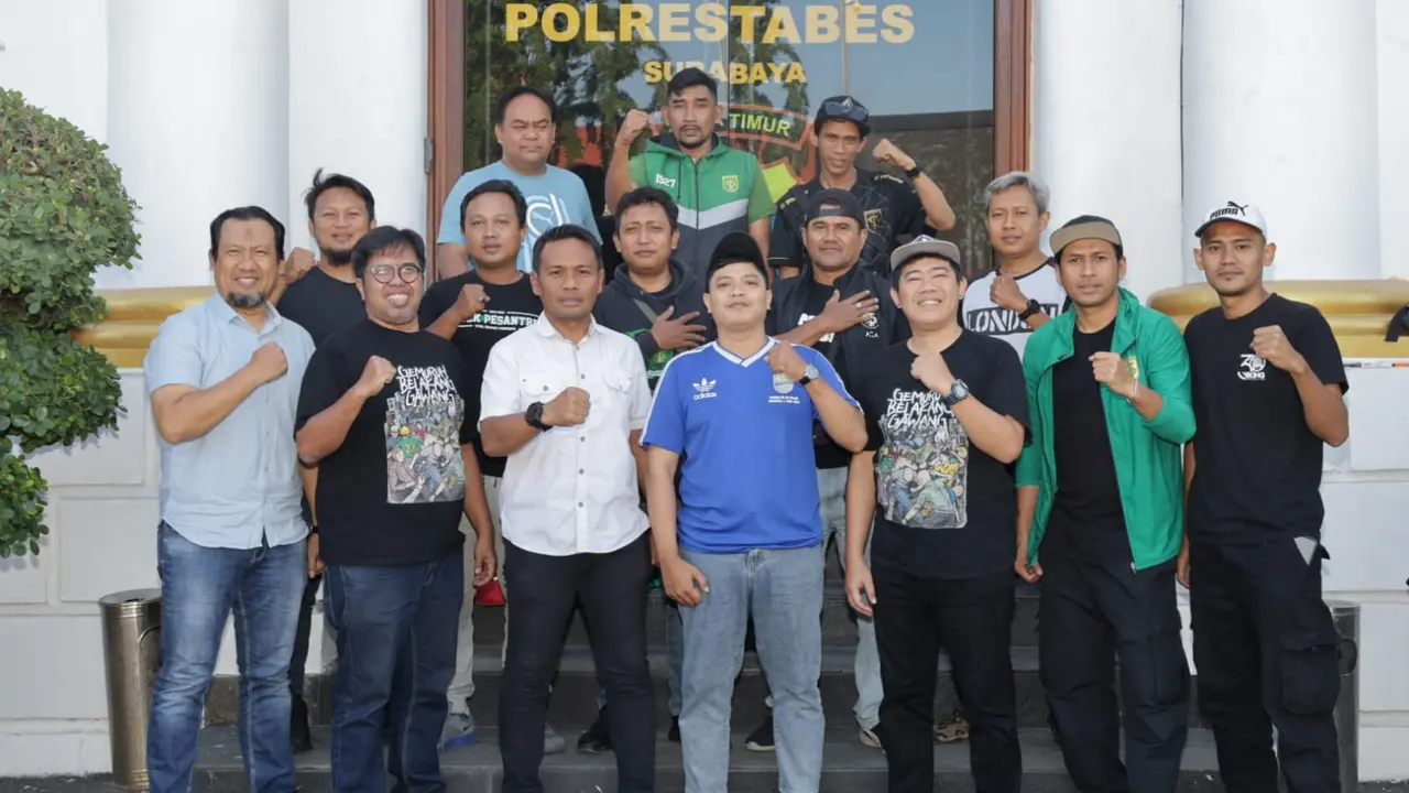 Kapolrestabes Surabaya Kombes Pol Pasma Royce menggelar rapat silaturahmi secara offline dan onlilne antara suporter Persebaya Surabaya dan Persib Bandung. (Istimewa)