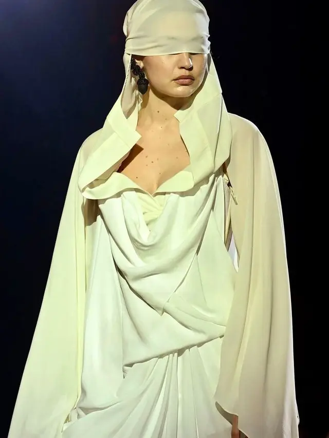 Berhati Malaikat, Gigi Hadid akan Sumbangkan Penghasilannya Selama Fashion Week untuk Ukraina dan Palestina