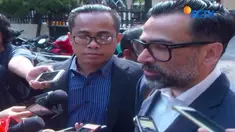 Berdasarkan informasi, salah satu pemesan pil happy five adalah Axel Matthew Thomas.