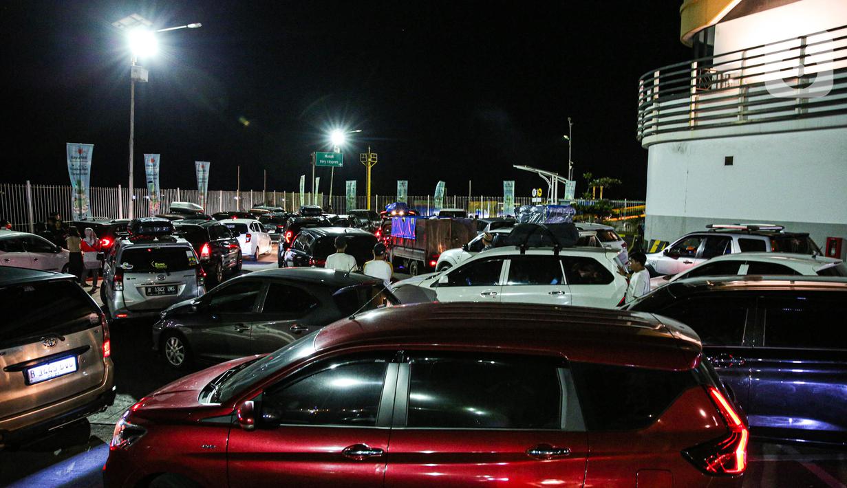 Pelabuhan Merak masih menjadi salah satu pelabuhan tersibuk saat musim mudik Lebaran.  (Liputan6.com/Faizal Fanani)