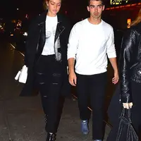 Gigi Hadid dan Joe Jonas (via dailymail.co.uk)