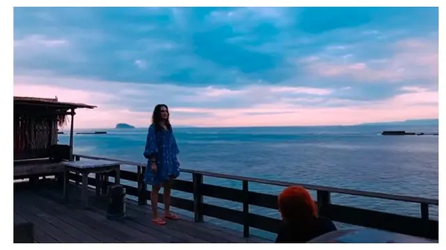 8 Momen Luna Maya saat Pulang Kampung ke Bali, Belikan Sang Ibu Perahu