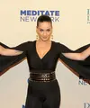 Dalam perayaan Thanksgiving, Katy Perry melakukan dukungan untuk Standing Rock sebagai perkumpulan yang melakukan perlawanan dengan Dakota Access Pipeline. (AFP/Bintang.com)