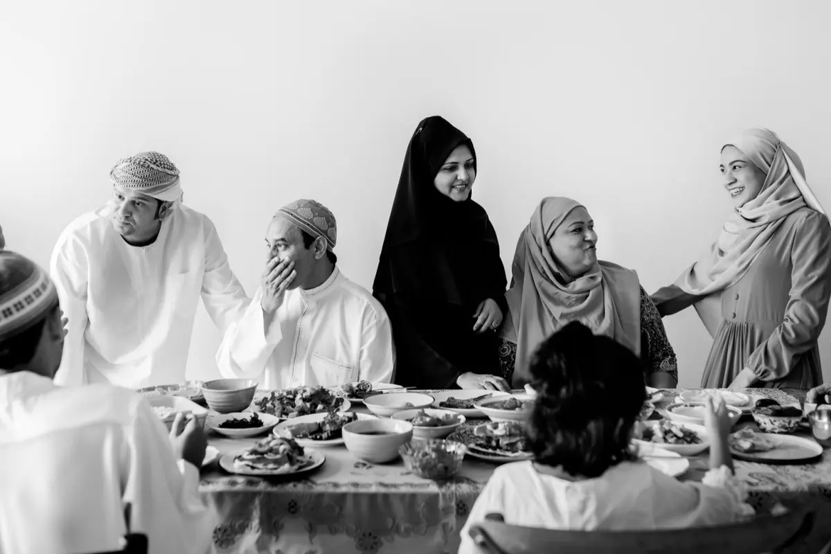 Ilustrasi Islami, keluarga muslim, silaturahmi, buka puasa