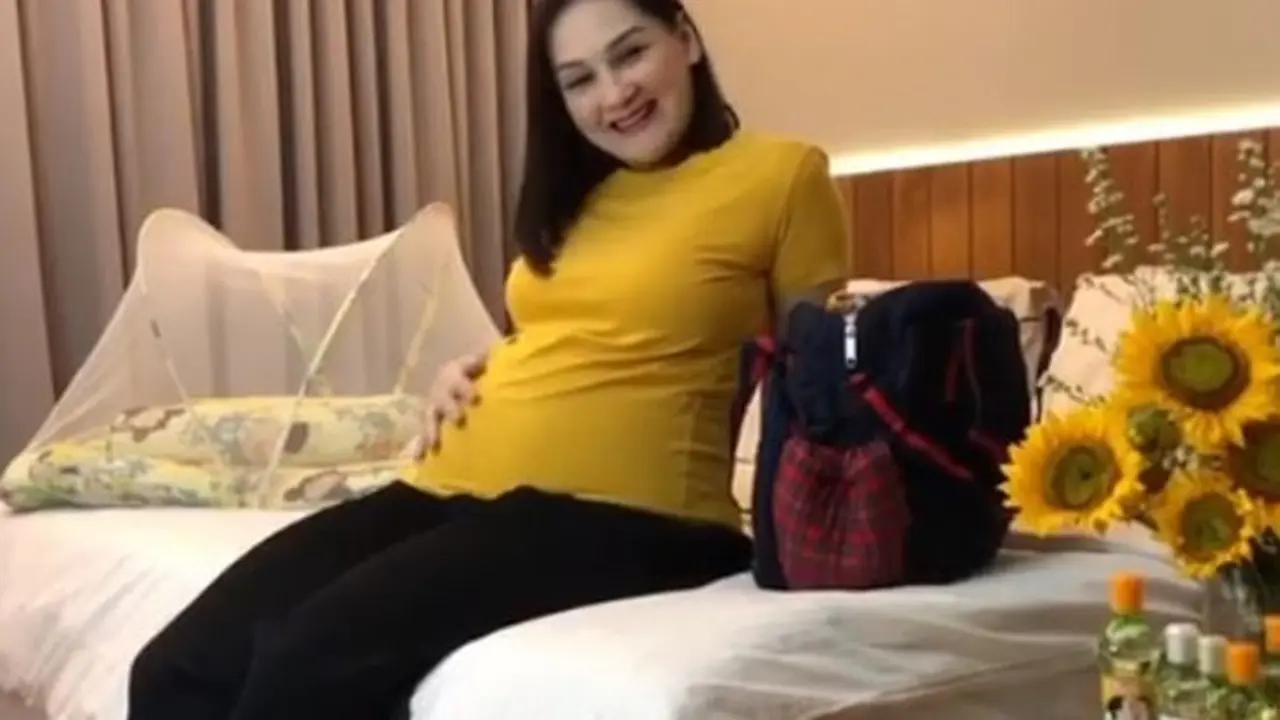 Sudah Hamil 6 Bulan, Ini 6 Potret Mona Ratuliu Pamer Perut Buncit