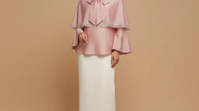 Model Blus Lebaran Satin Doff Biar Kelihatan Mewah. AI