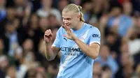Penyerang Manchester City, Erling Haaland, merayakan golnya dalam pertandingan sepak bola fase grup Liga Champions kontra Napoli di Stadion Etihad, Manchester, Jumat (19/9/2025) dini hari WIB. (Darren Staples / AFP)
