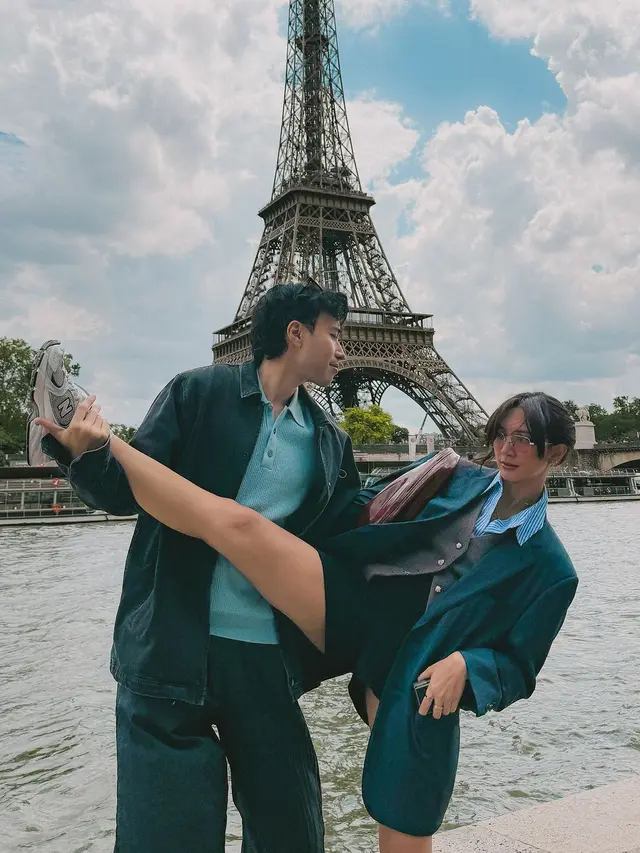 7 Potret Vidi Aldiano dan Sheila Dara Liburan di Paris, Romantis Banget
