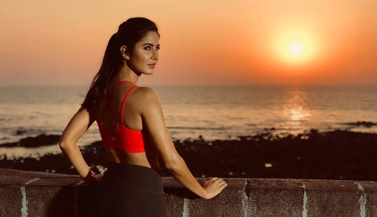 Katrina Kaif merupakan artis Bollywood berdarah Inggris. wanita cantik ini sempat jadi sorotan lantaran terpilih sebagai wanita terseksi di Asia. Ia termasuk artis Bollywood dengan bayaran termahal yaitu Rp 14,6 miliar. (Foto: instagram.com/katrinakaif)