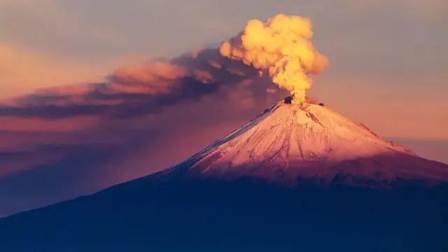 Gunung Popocatépetl di Meksiko