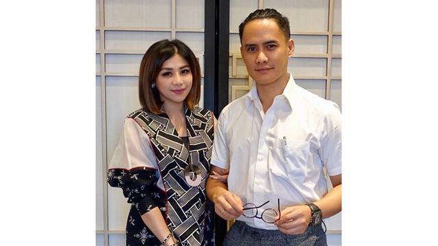 Choky Sitohang dan Istri