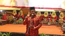 Sekjen PDIP Hasto Kristiyanto memberikan sambutan saat acara Tasyakuran HUT ke-46 PDIP di Tugu Proklamasi, Jakarta, Sabtu (20/7/2019). Dalam tasyakuran tersebut, digelar pertunjukkan wayang kulit dengan mengambil lakon "Aji Norontoko". (Liputan6.com/Herman Zakharia)