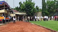 Rekonstruksi tragedi kanjuruhan Malang di Lapangan Bola Mapolda Jatim. (Dian Kurniawan/Liputan6.com)