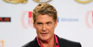Aktor ini memiliki salah satu julukan yang paling terkenal di dunia sebagai 'The Hoff'. Pada hari Jumat, David Hasselhoff menjadi berita utama setelah tampil dalam sebuah video dan mengatakan ia telah mengubah namanya menjadi David Hoff. (Bintang/EPA)