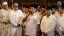 Ketum Partai Gerindra Prabowo Subianto menggelar konferensi pers terkait Pilgub Jabar 2018 di Hambalang, Jawa Barat, Sabtu (9/12). Gerindra secara resmi menunjuk Mayjen (Purn) Sudrajat sebagai bakal calon gubernur Jawa Barat. (Liputan6.com/Faizal Fanani)