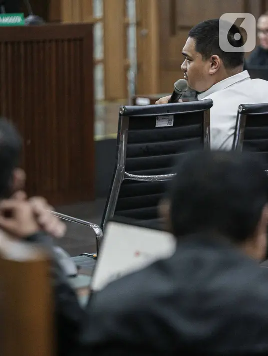 Saksi yang sekaligus juga terdakwa, Irwan Hermawan, sempat mengakui ada aliran dana kepada Dito Ariotedjo tersebut. (Liputan6.com/Faizal Fanani)