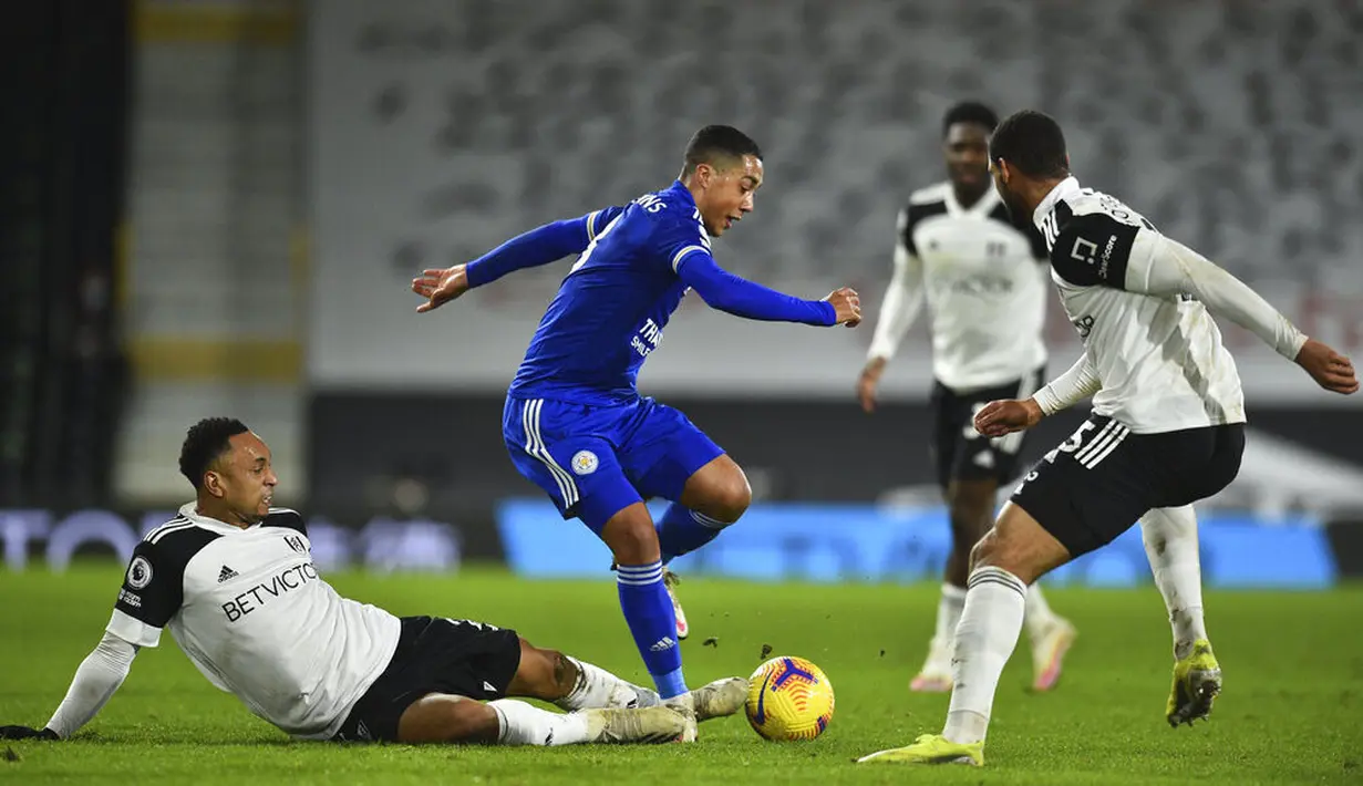 The Foxes sukses meraih kemenangan dengan skor akhir 2-0 atas tuan rumah. (Glyn Kirk/Pool via AP)