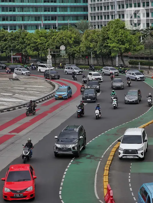Kebijakan pembatasan kendaraan bermotor perseorangan diatur dalam Undang-Undang Nomor 2 Tahun 2024 tentang Provinsi Daerah Khusus Jakarta (DKJ). (Liputan6.com/Angga Yuniar)