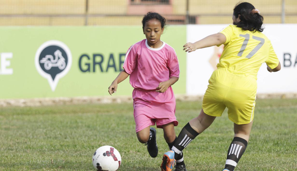 Peminatnya yang masih terbatas membuat sepak bola putri Indonesia belum bisa berkembang. (Bola.com/Vitalis Yogi Trisna)