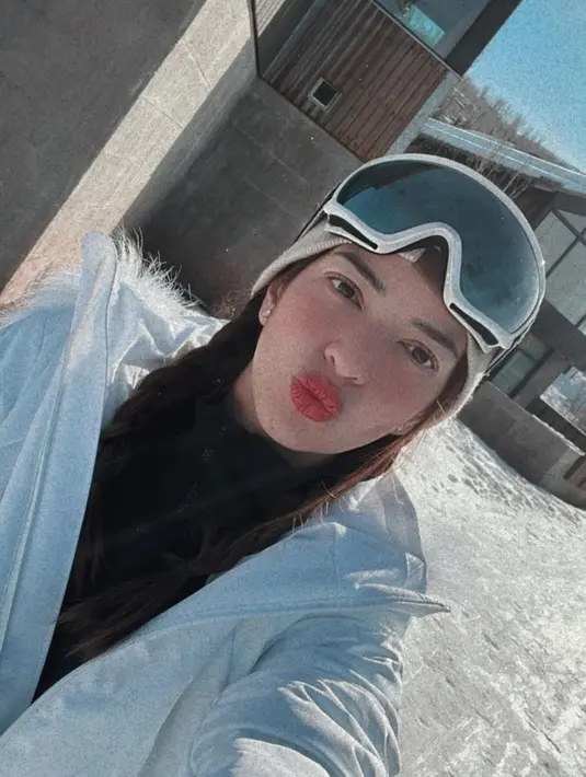 <p>Kecantikan Nia Ramadhani jadi sorotan publik lantaran penampilannya yang cantik. Bahkan penampilan Nia kerap dipuji publik, bahkan ia disebut mirip dengan bule. [Foto: Instagram/ramadhaniabakrie]</p>