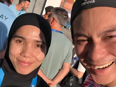 Di Paris, Baim Wong tidak hanya hadir sebagai penonton biasa. Melalui Instagram, ia terlihat sangat bersemangat memberikan dukungan kepada atlet Indonesia. Kehadirannya di sana juga menjadi momen berharga saat ia bertemu dengan tim atlet panjat tebing Indonesia, salah satunya Rajiah Sallsabillah. (Liputan6.com/IG/@baimwong)