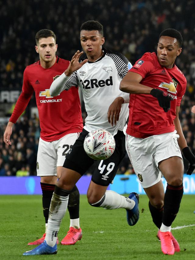 Manchester United Tekuk Derby County 3-0