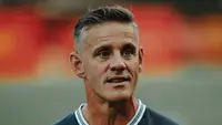 Gantikan Agnez Mo, Pelatih Timnas Indonesia John Herdman Kibarkan Bendera Finis MotoGP Mandalika 2026