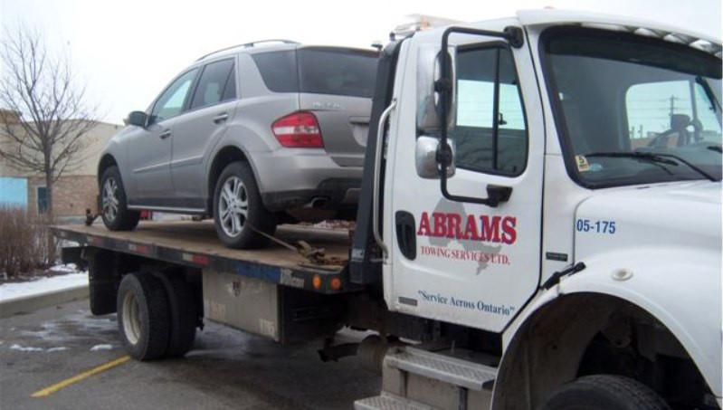 Ilustrasi towing mobil trik pemudik mengelabui petugas (abrams.ca)