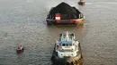 Tongkang batu bara terlihat di Sungai Mahakam di Samarinda, Kalimantan Timur, Indonesia, pada 19 Agustus 2026. (AP Photo/Ahmad Mulia Panjaitan)